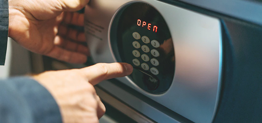 Cash Safe Openers in Fort Bragg, California